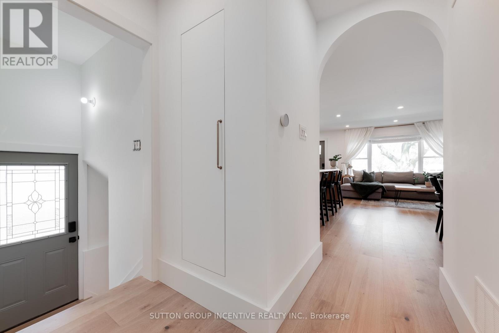 16 Robindale Avenue Property Photo 24