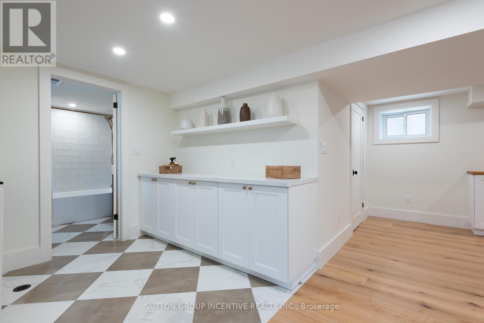 16 Robindale Avenue Property Photo 26