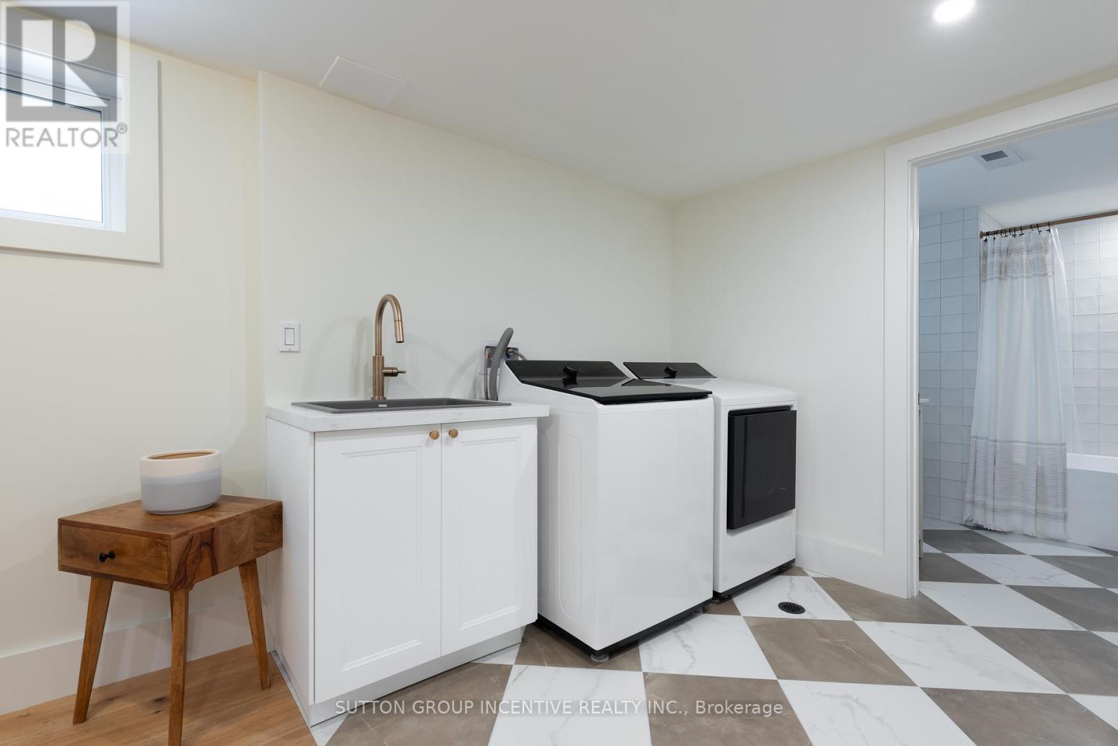 16 Robindale Avenue Property Photo 27