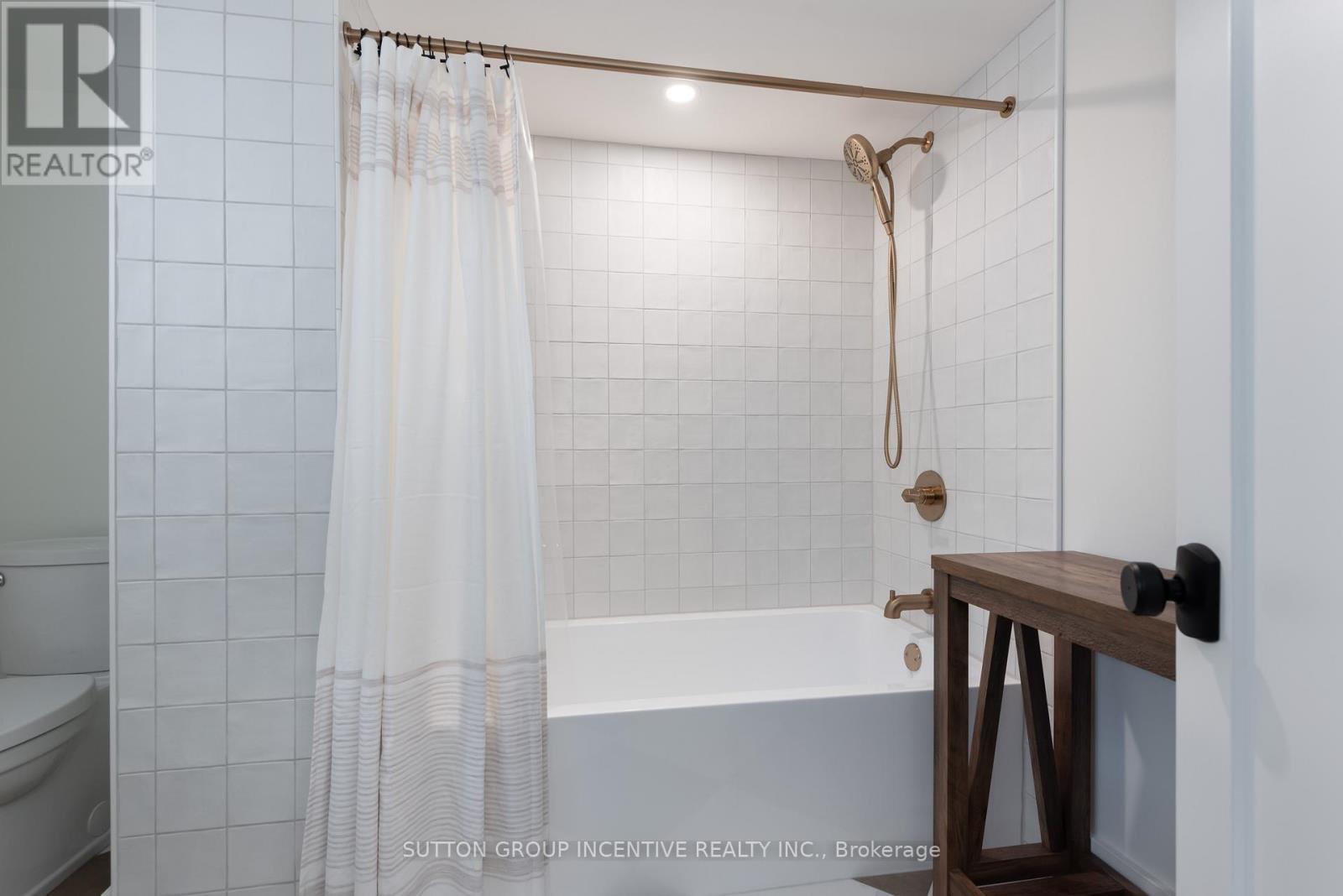 16 Robindale Avenue Property Photo 28