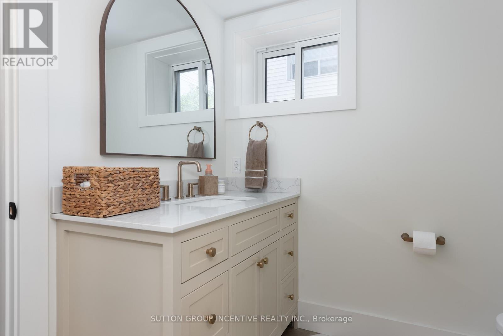 16 Robindale Avenue Property Photo 29