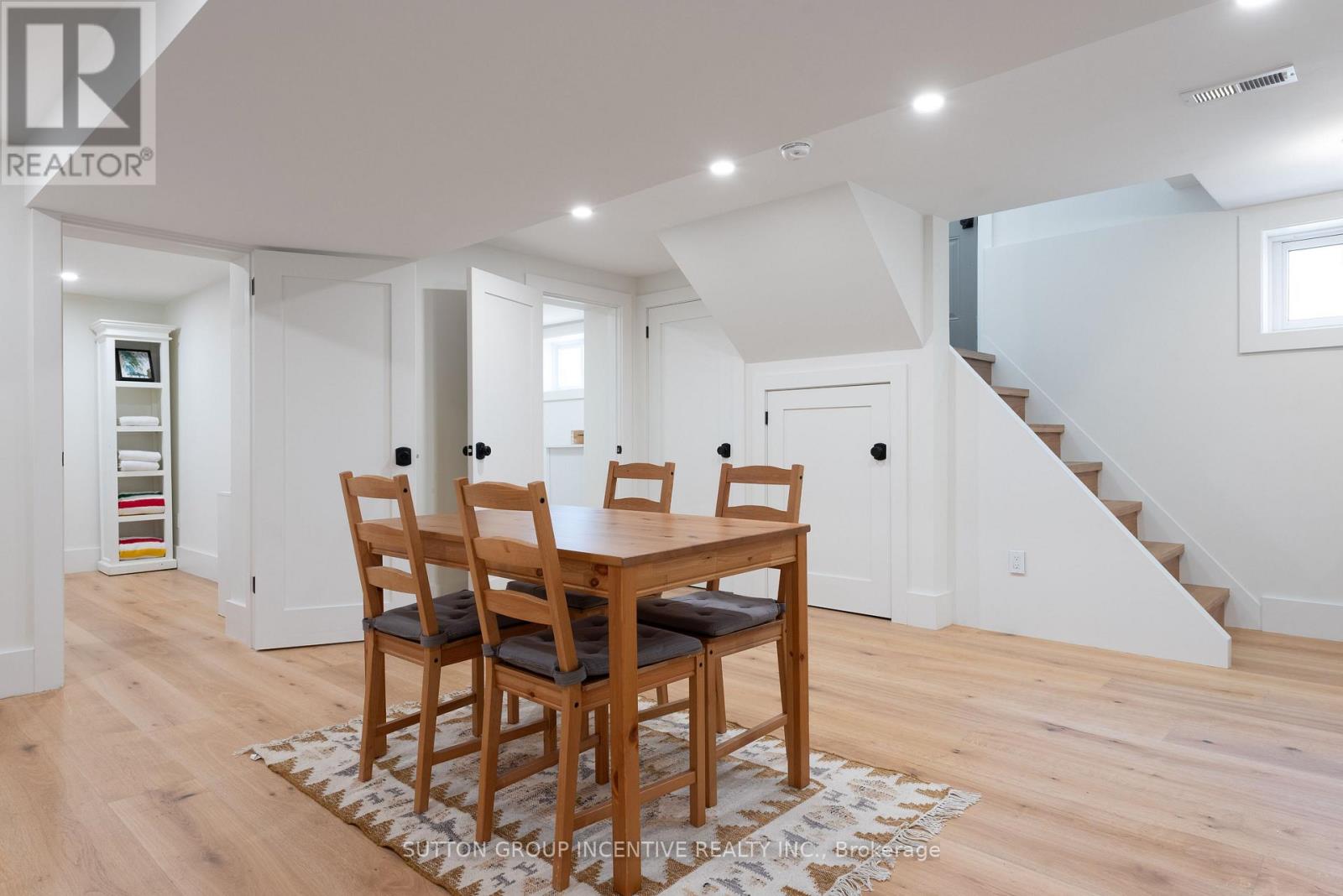 16 Robindale Avenue Property Photo 31
