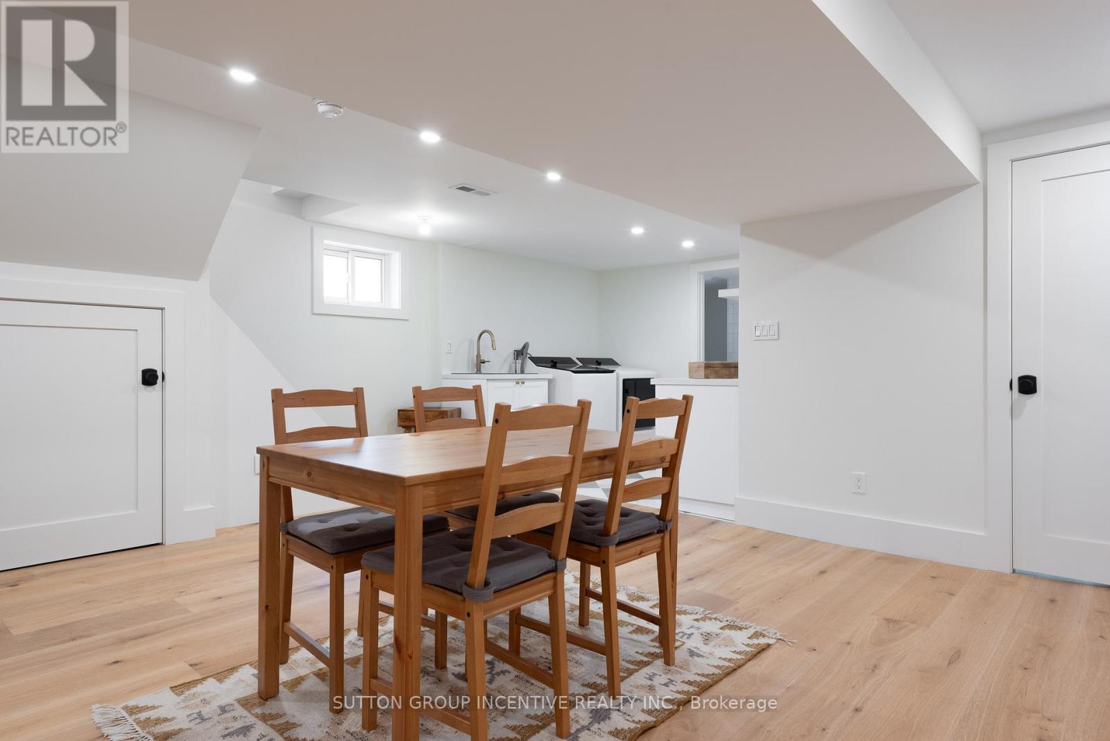 16 Robindale Avenue Property Photo 32