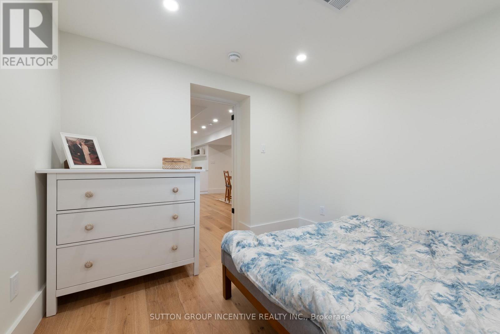 16 Robindale Avenue Property Photo 35