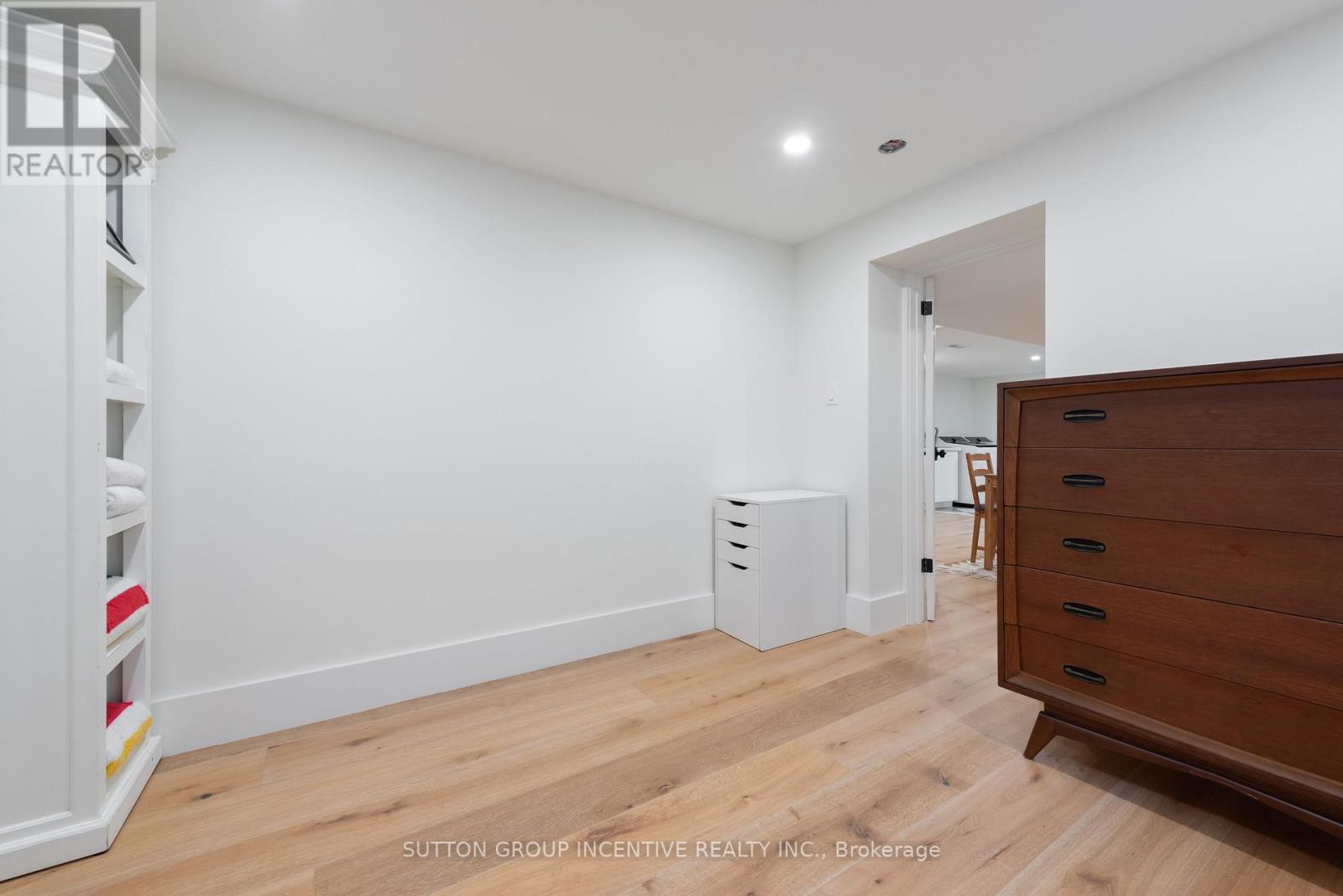 16 Robindale Avenue Property Photo 36