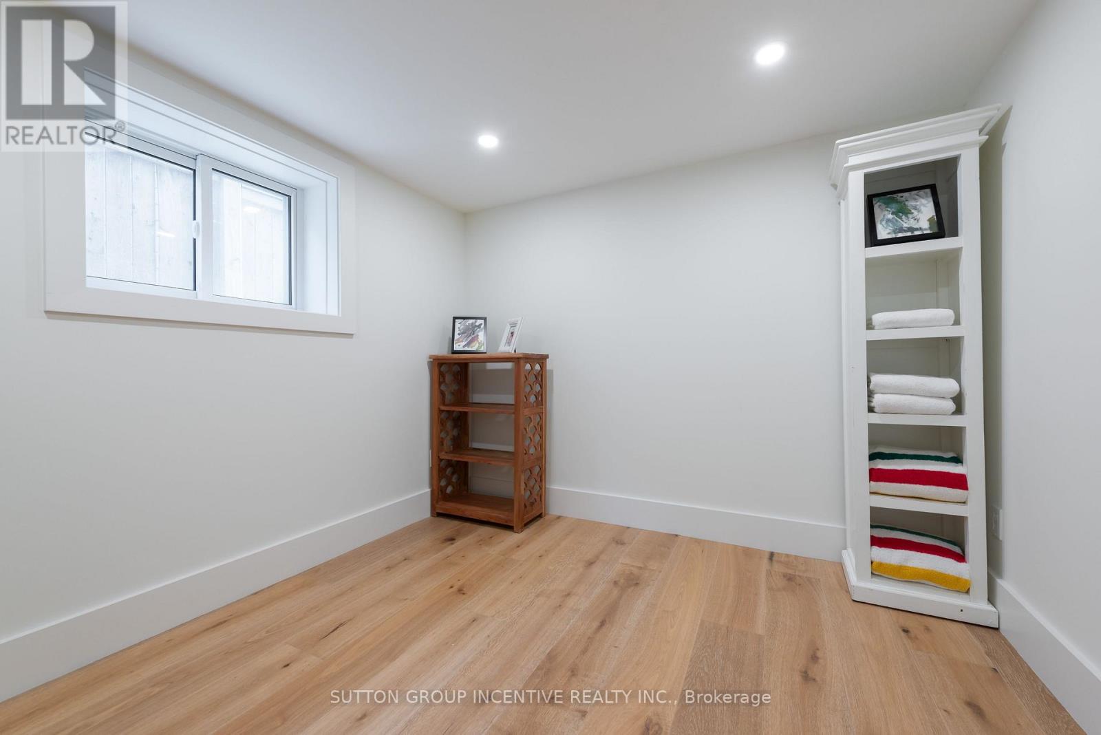 16 Robindale Avenue Property Photo 37