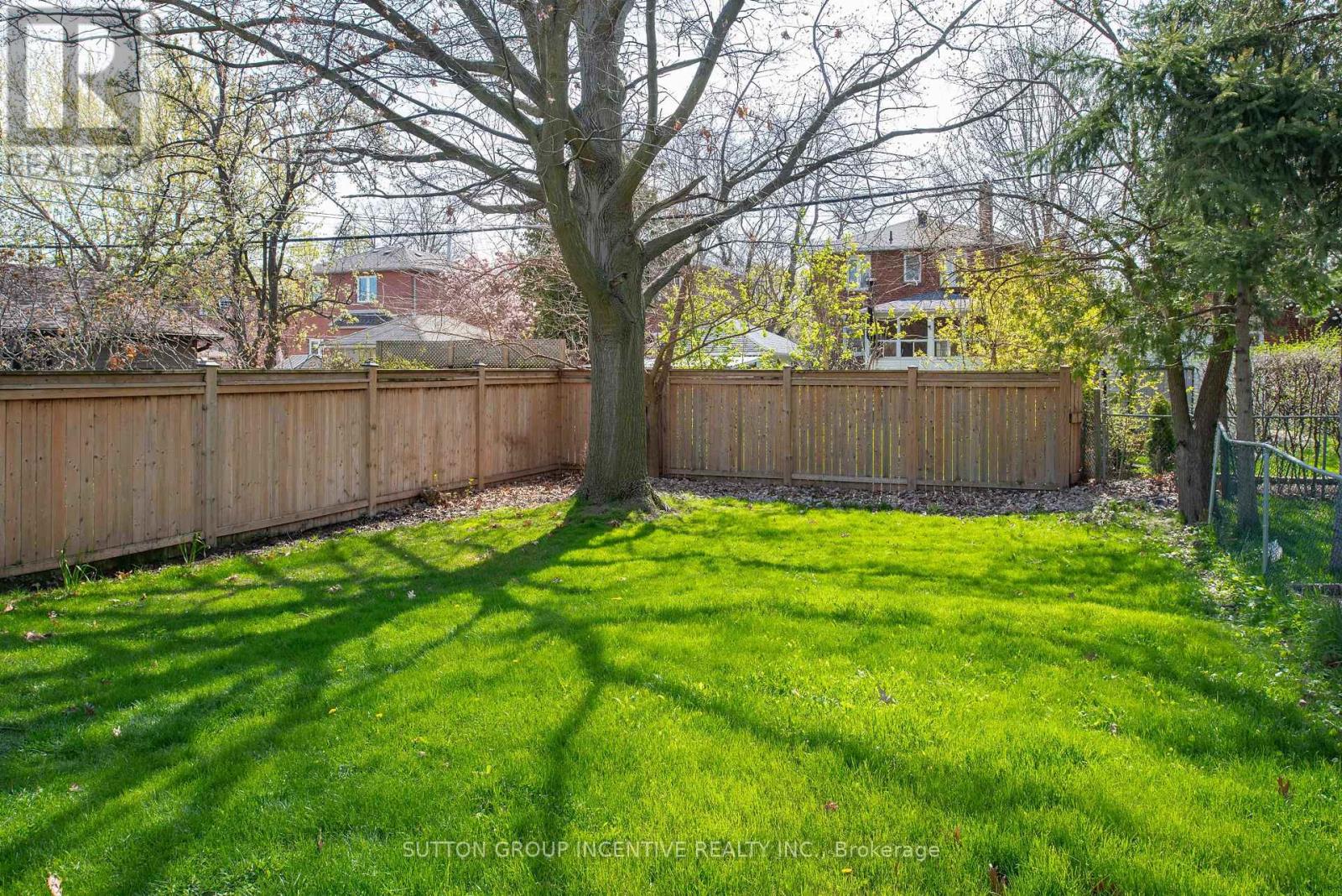 16 Robindale Avenue Property Photo 44