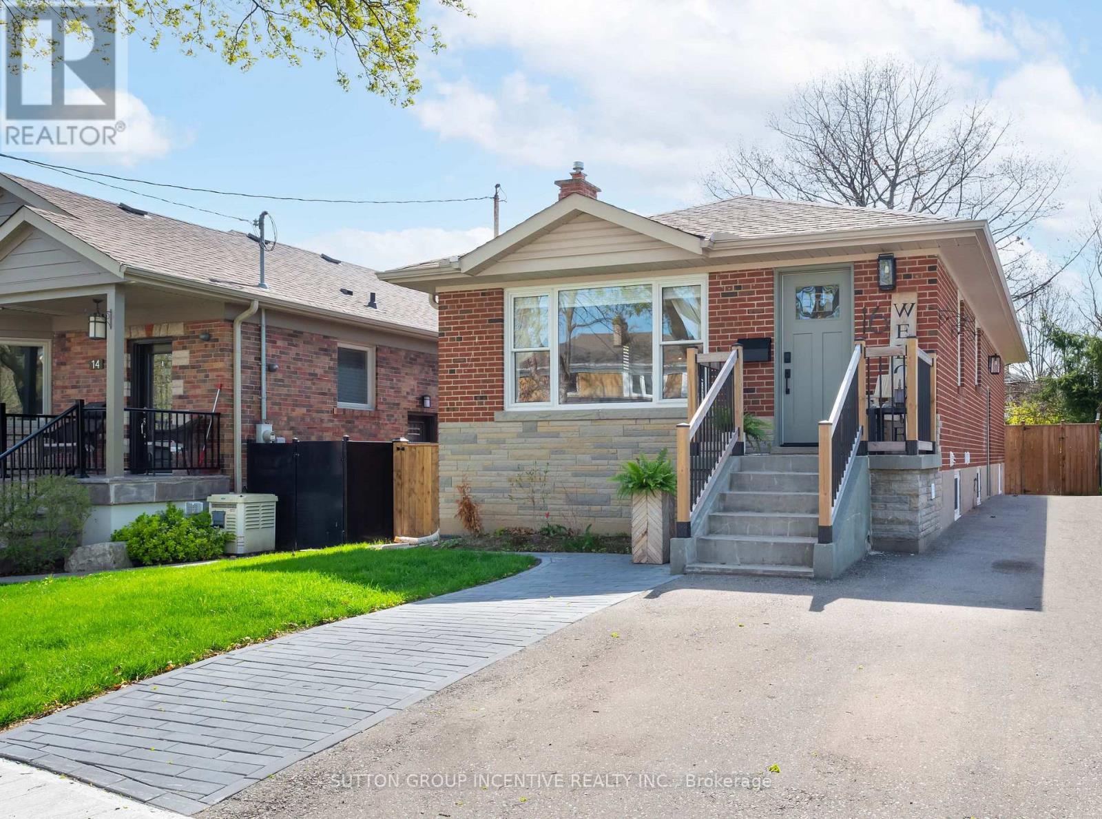 16 Robindale Avenue Property Photo 45