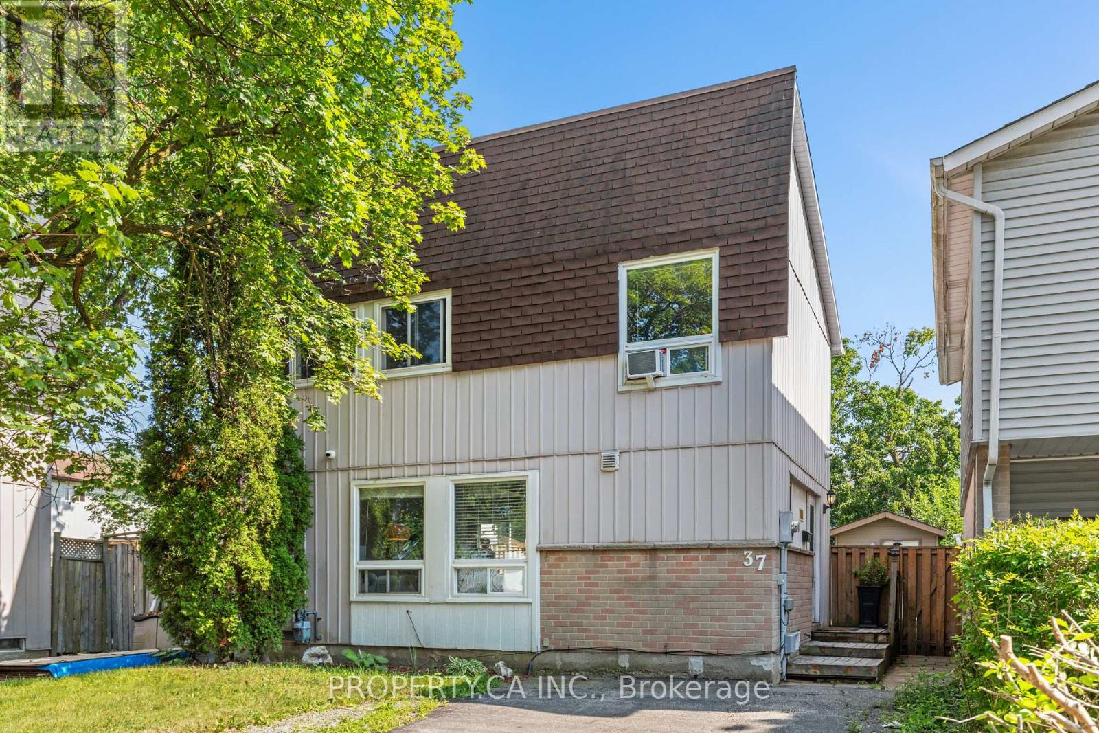 37 GLADSTONE SQUARE Property Photo 1