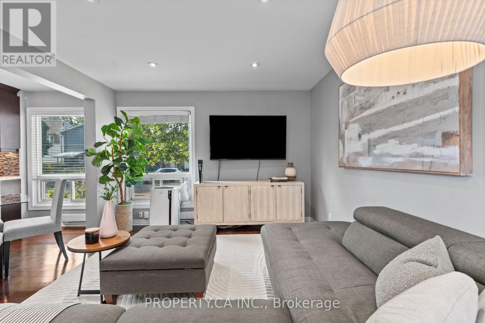 37 Gladstone Square Property Photo 6