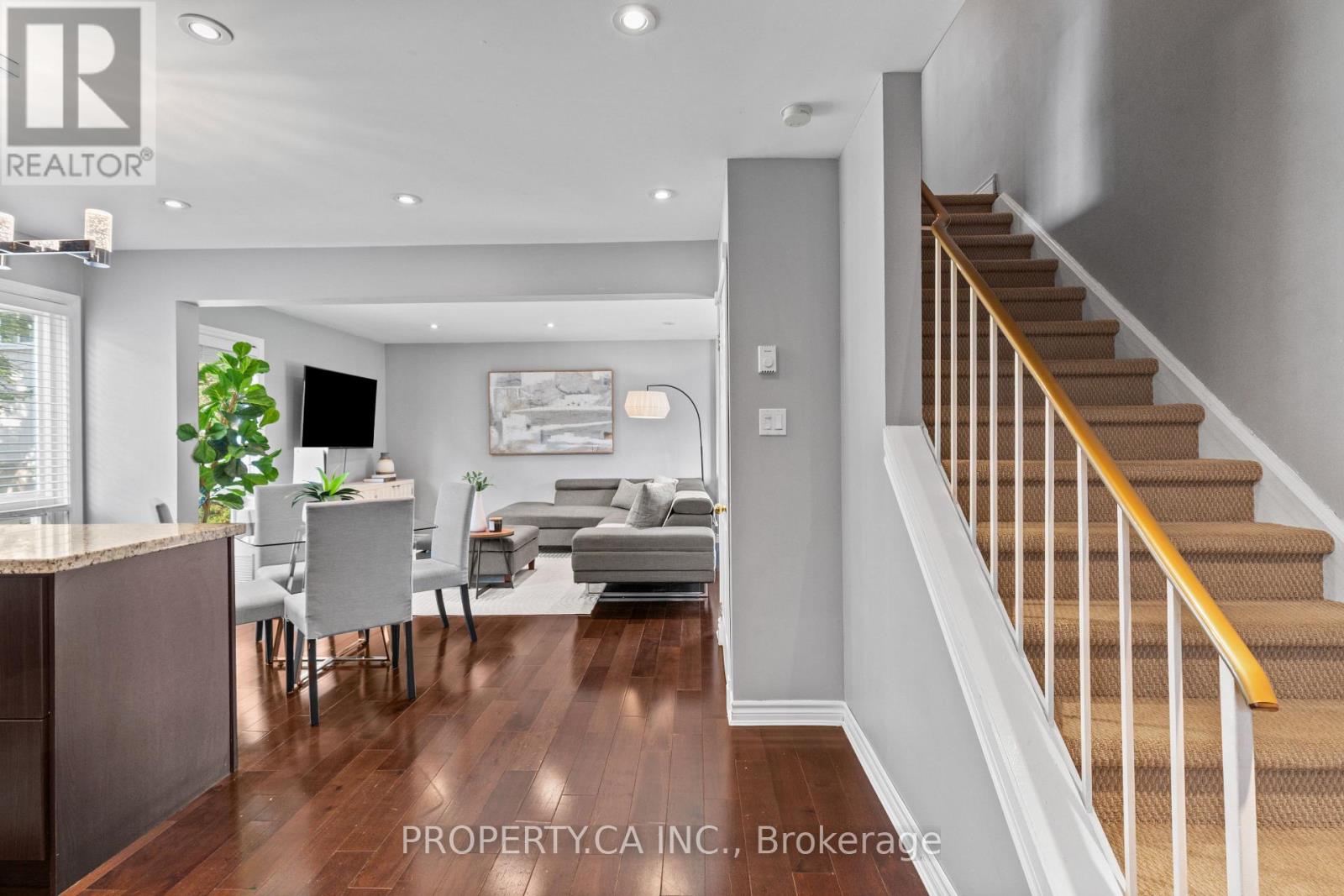 37 Gladstone Square Property Photo 13