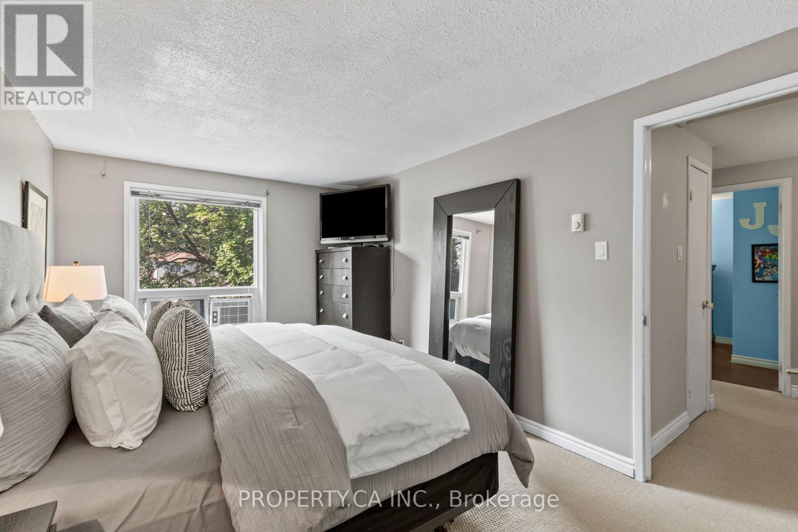 37 Gladstone Square Property Photo 14