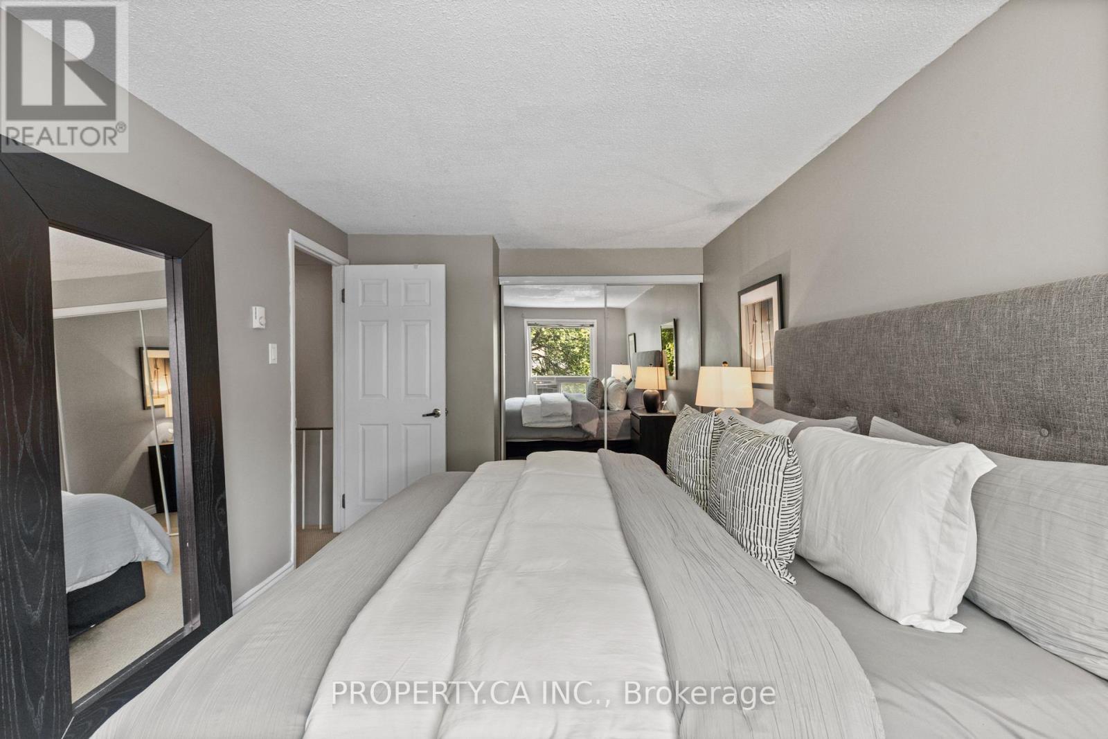 37 Gladstone Square Property Photo 15