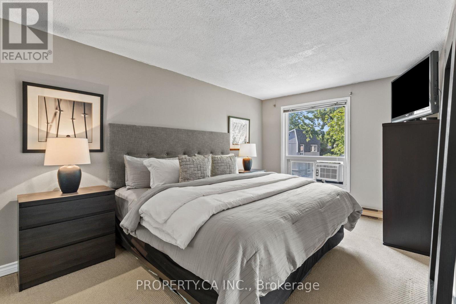 37 Gladstone Square Property Photo 16