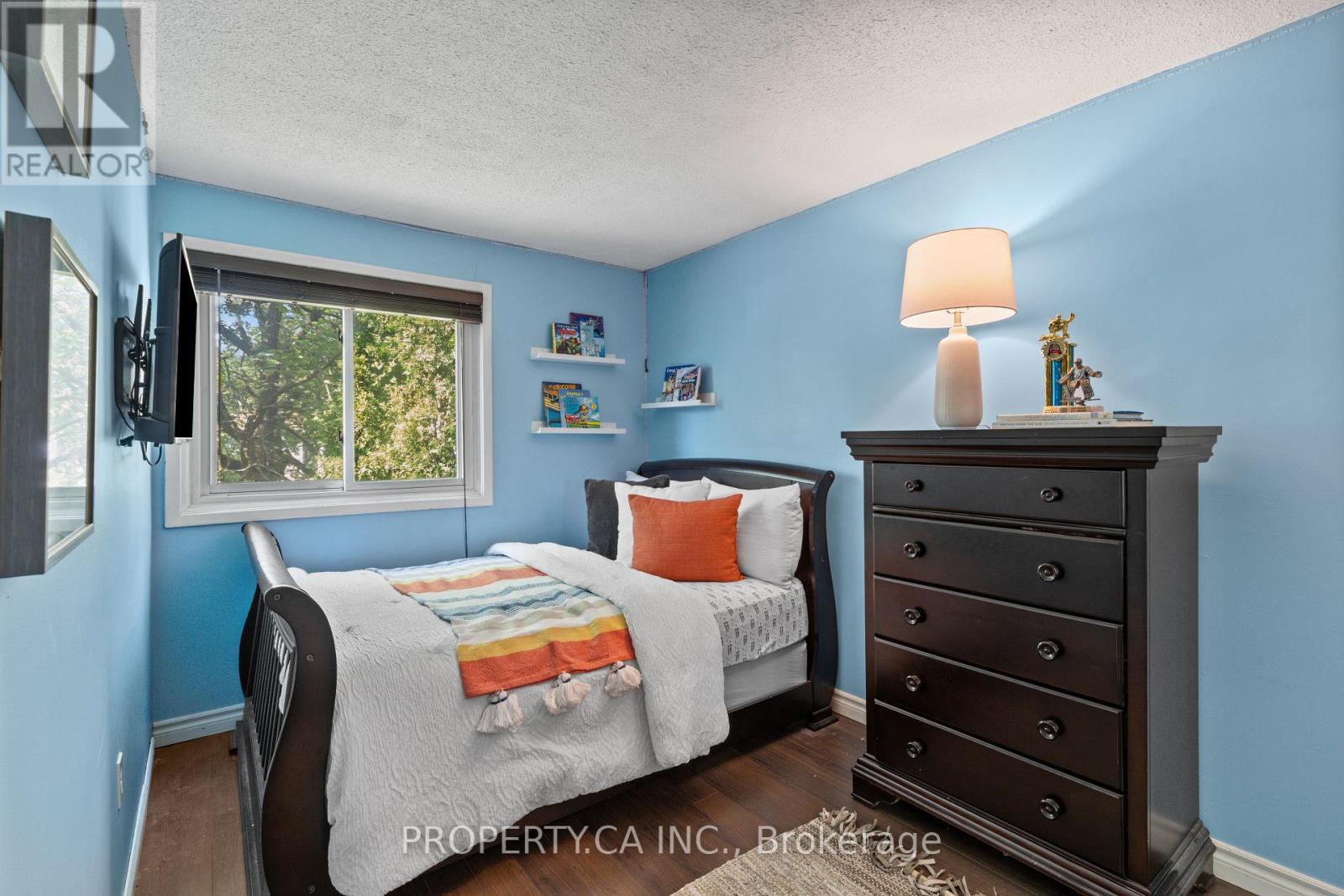 37 Gladstone Square Property Photo 18
