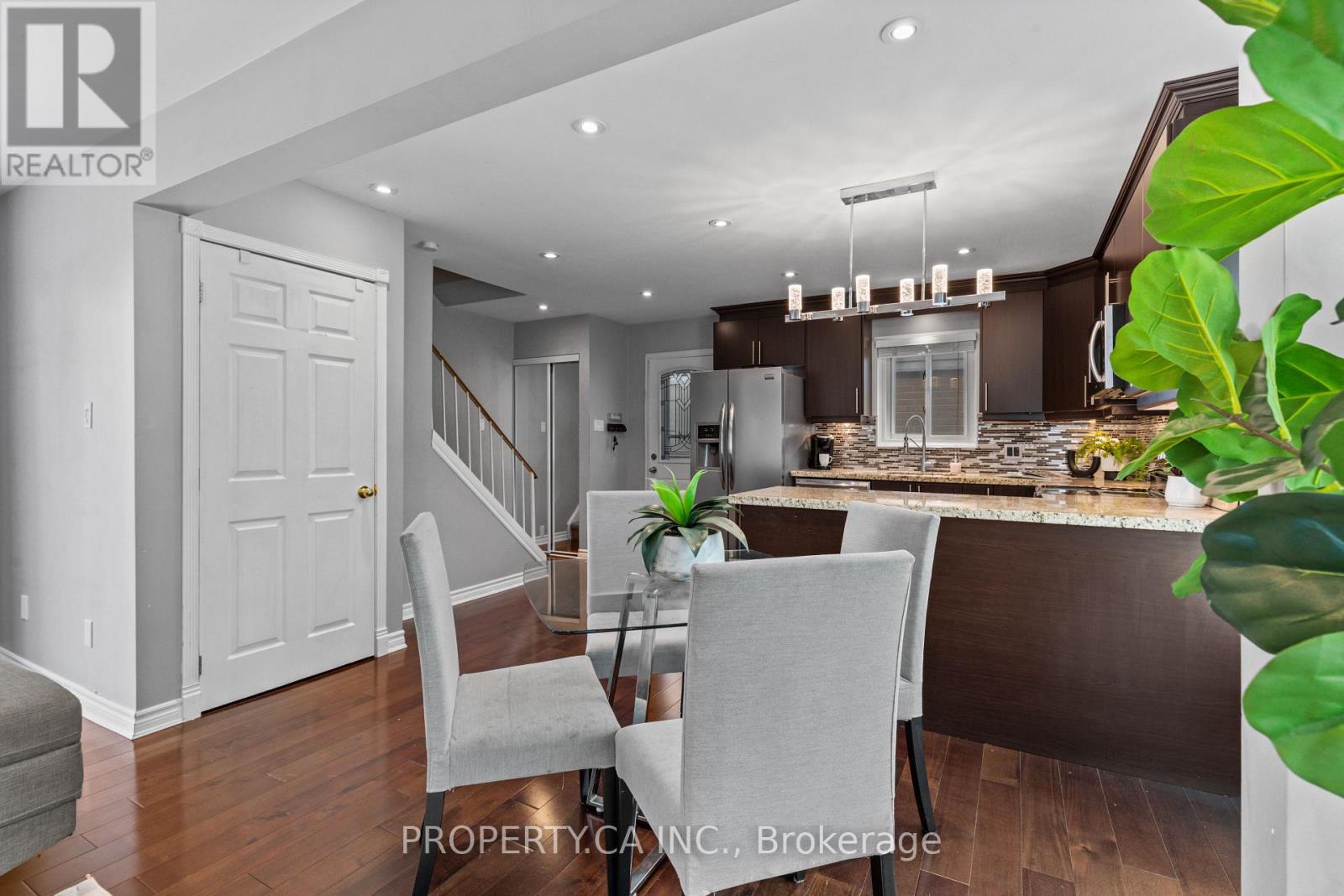 37 Gladstone Square Property Photo 20