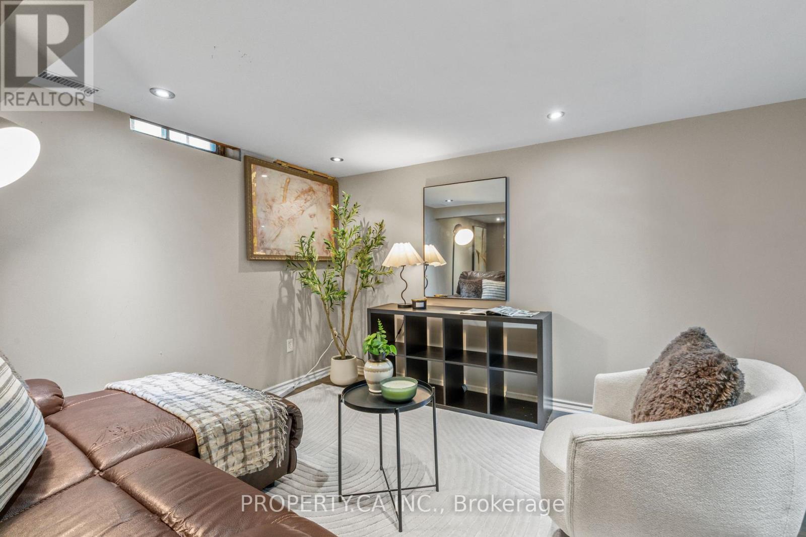 37 Gladstone Square Property Photo 22