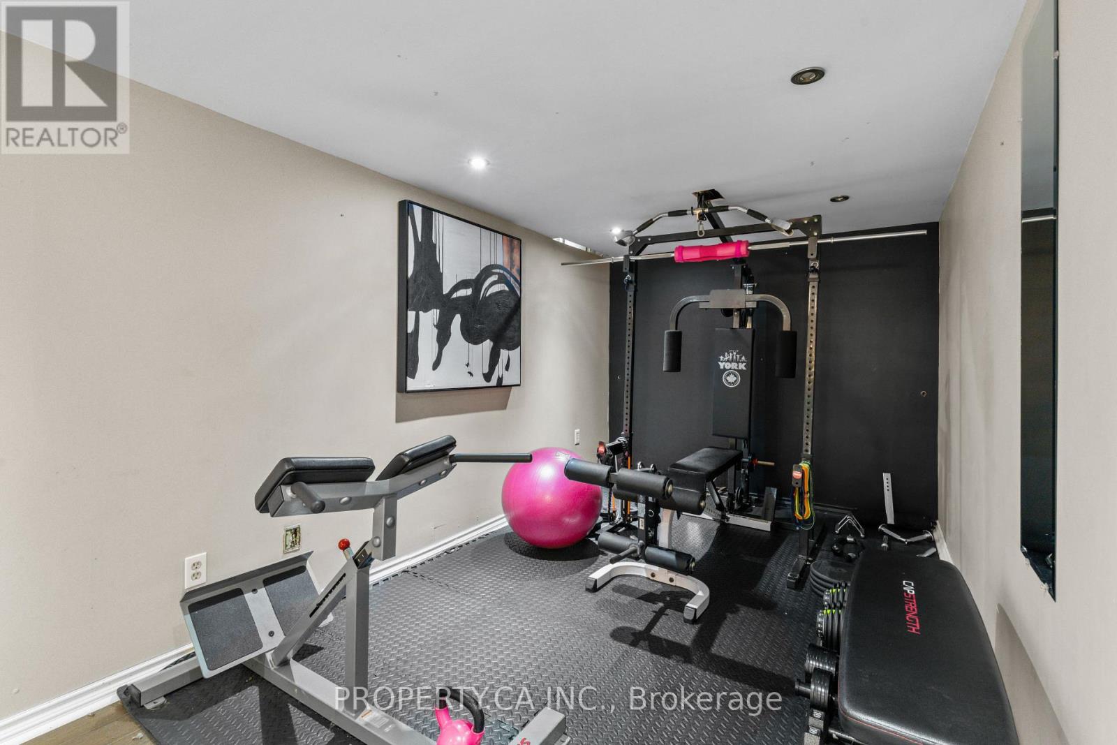 37 Gladstone Square Property Photo 23