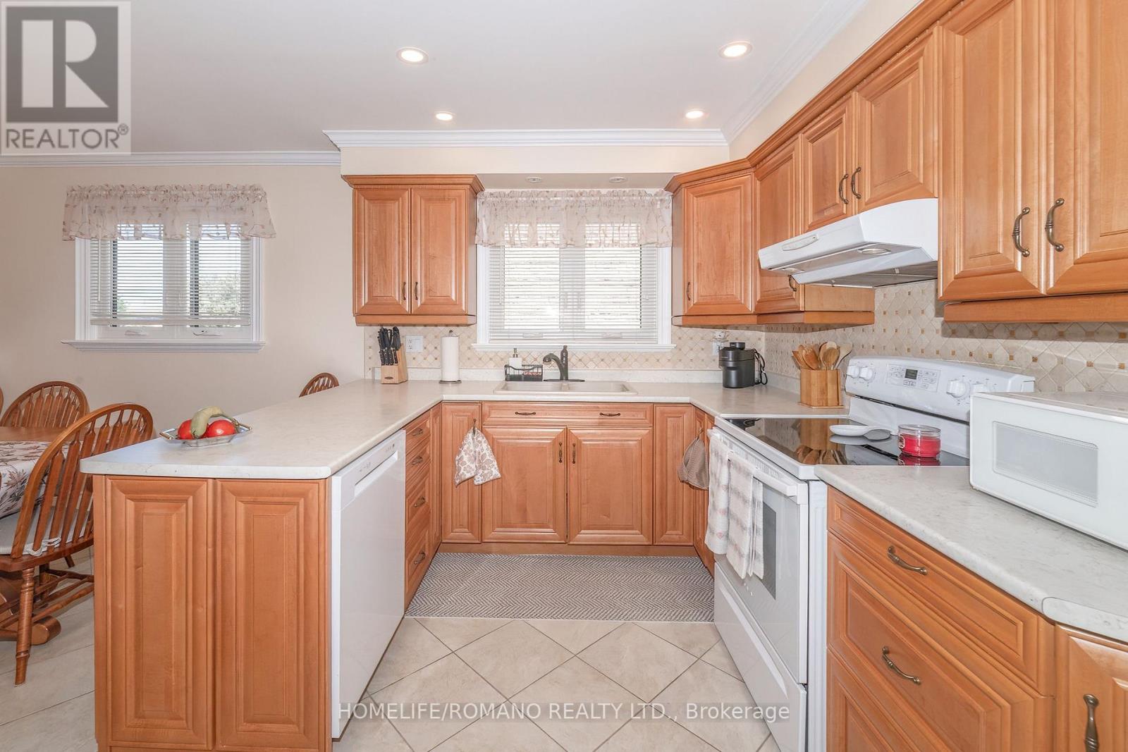 915 Lovingston Crescent Property Photo 12
