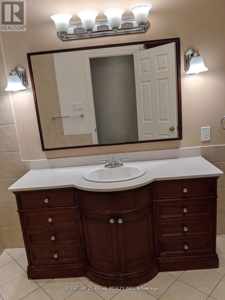 157 Roncesvalles Avenue Property Photo 8