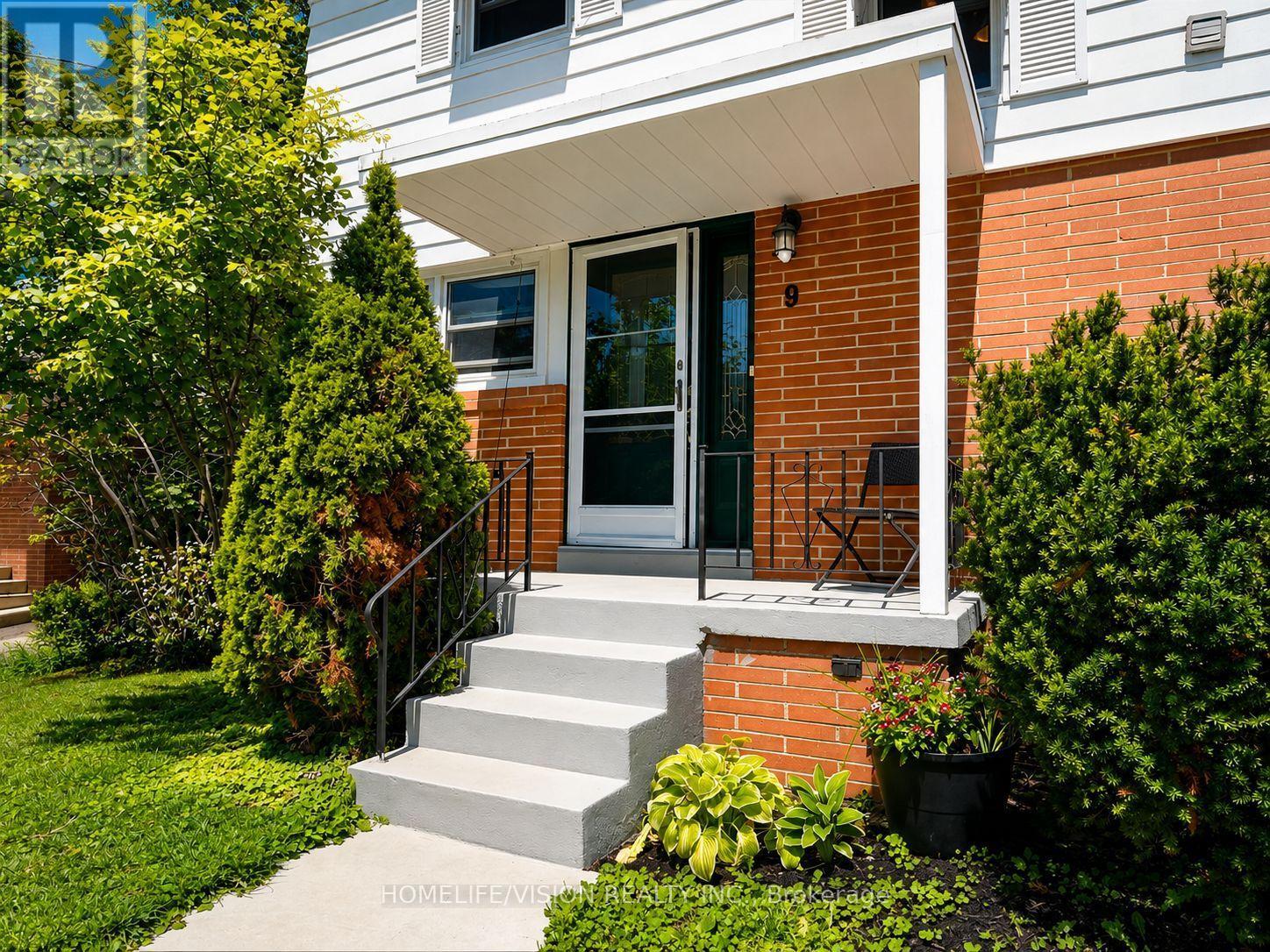 9 Lyndfield Crescent Property Photo 2