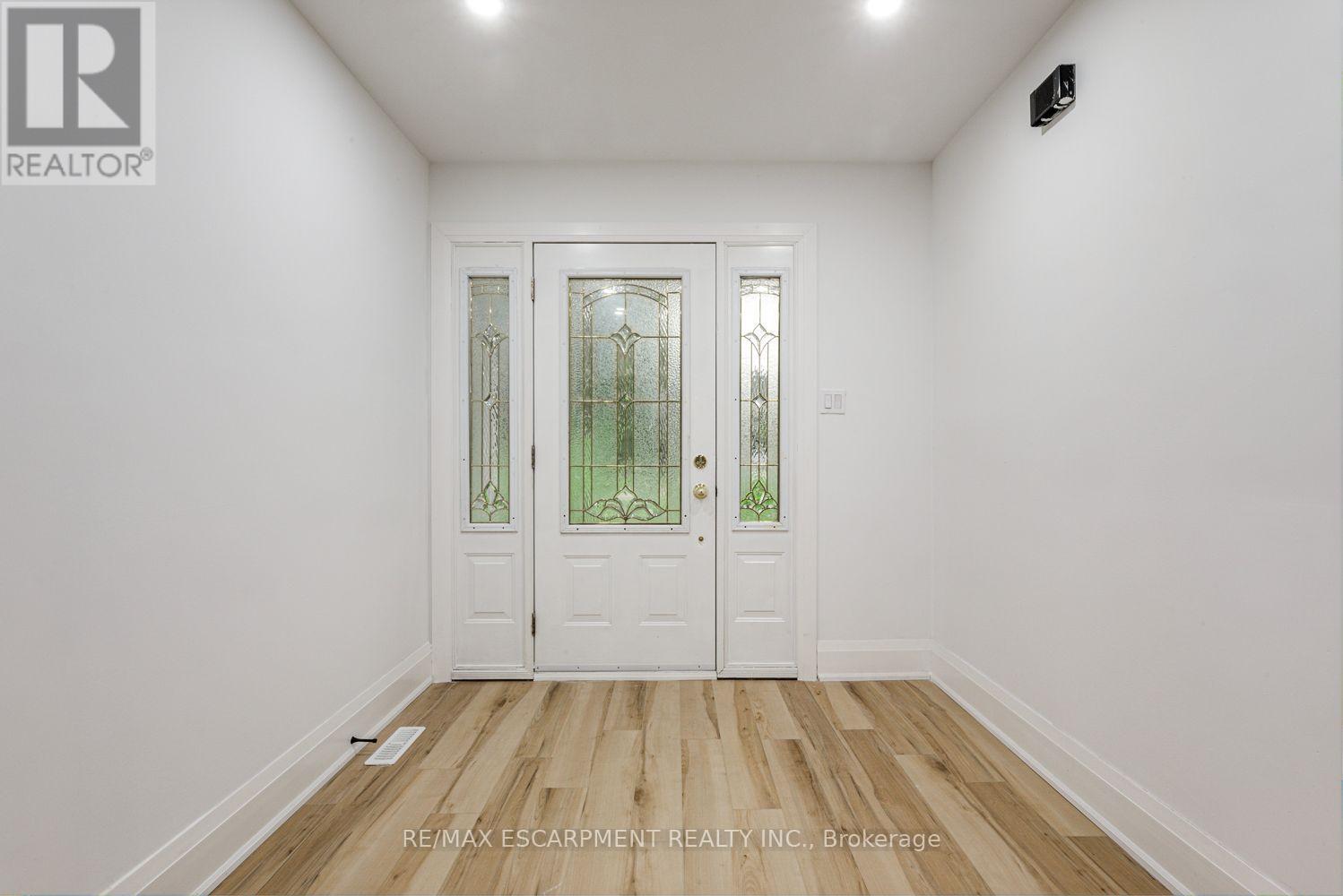 2104 Mississauga Road Property Photo 1