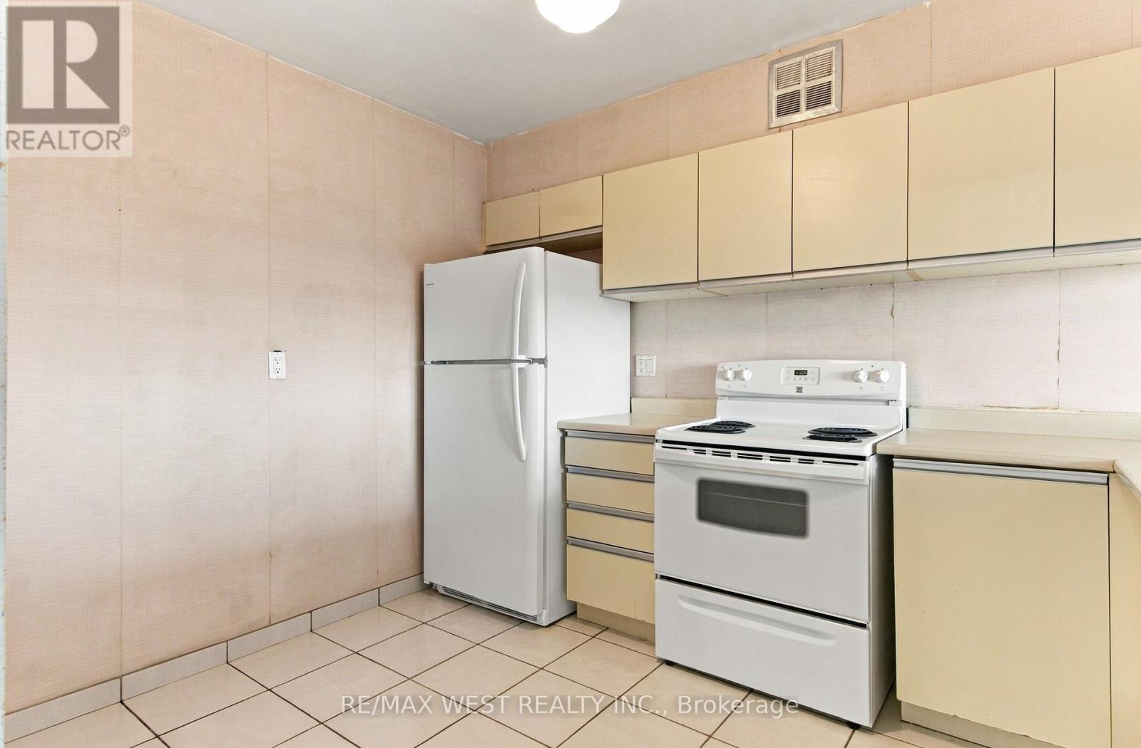 2107 - 234 Albion Road Property Photo 6