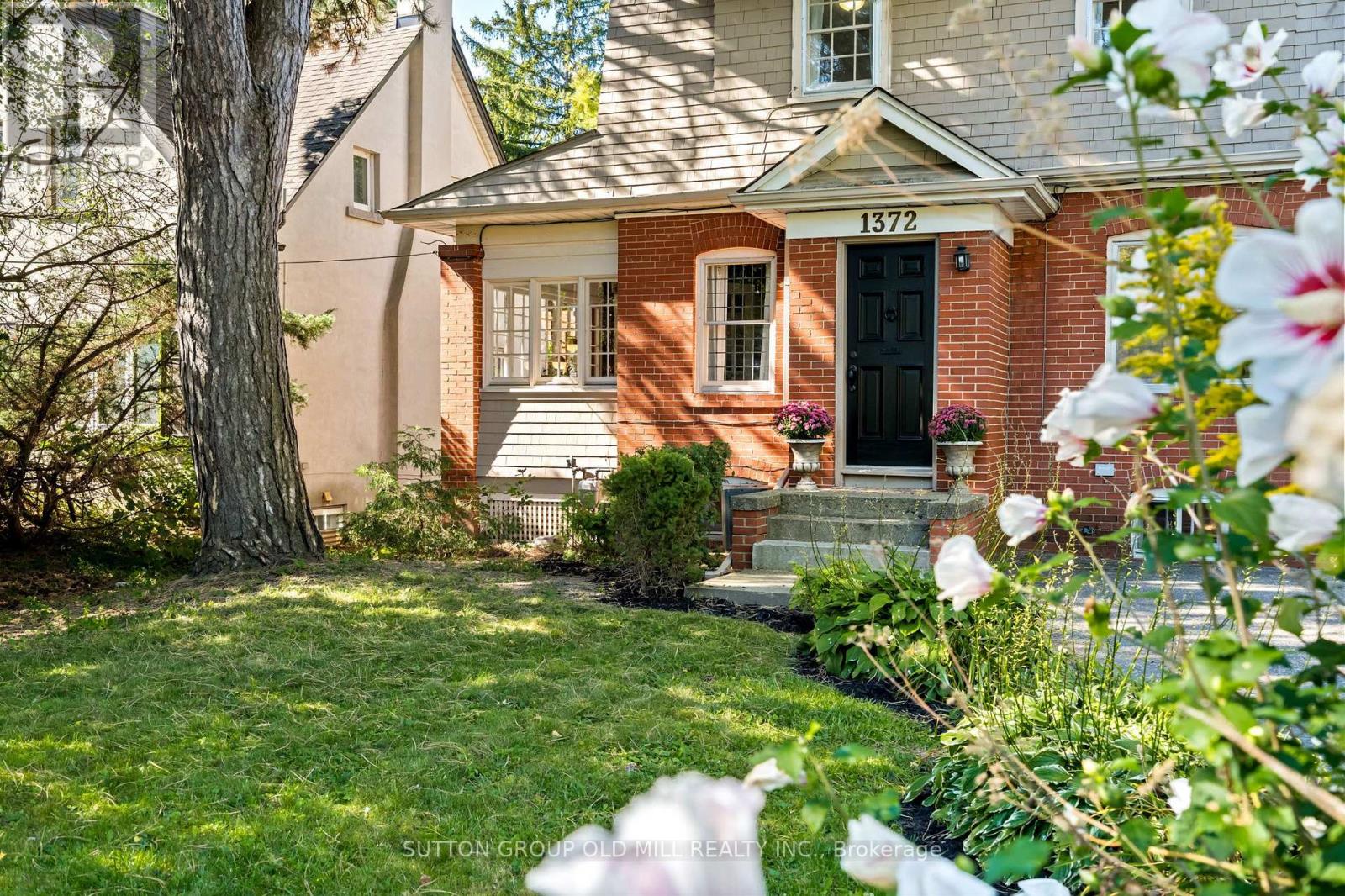 1372 Islington Avenue Property Photo 3