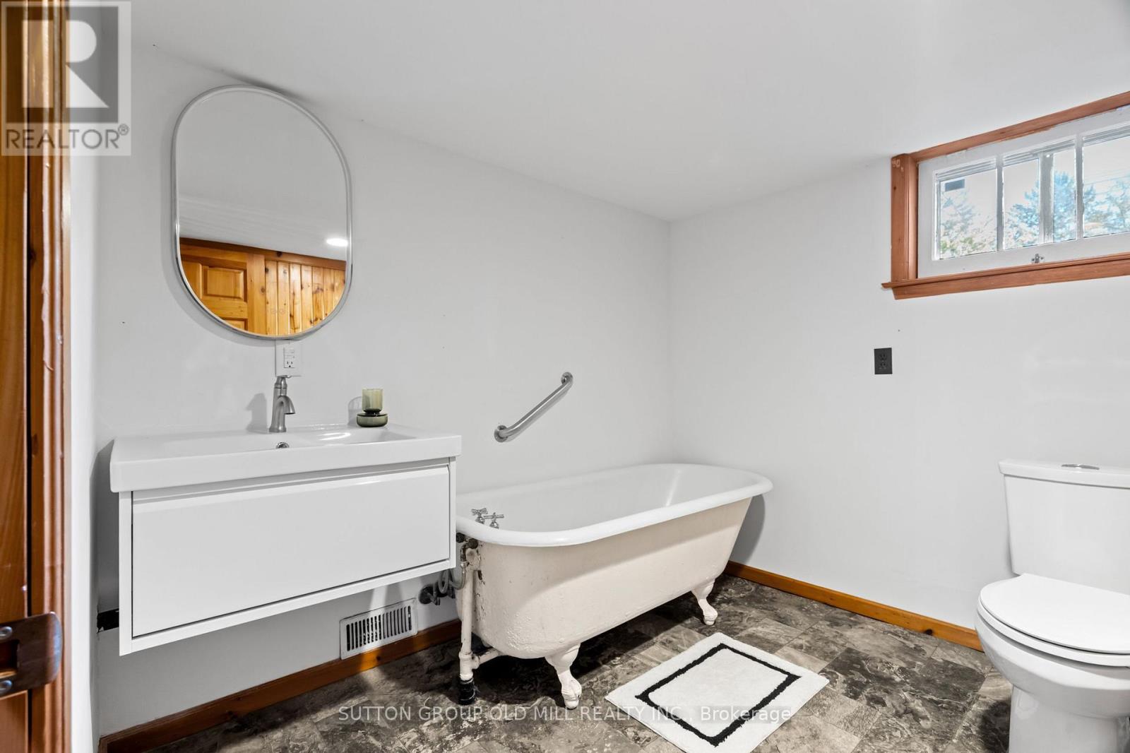 1372 Islington Avenue Property Photo 31