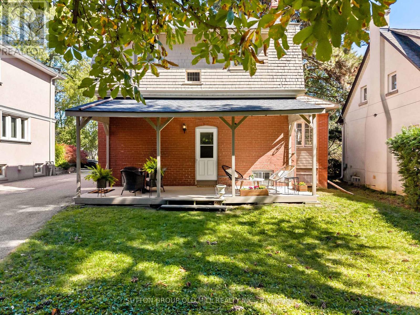 1372 Islington Avenue Property Photo 33