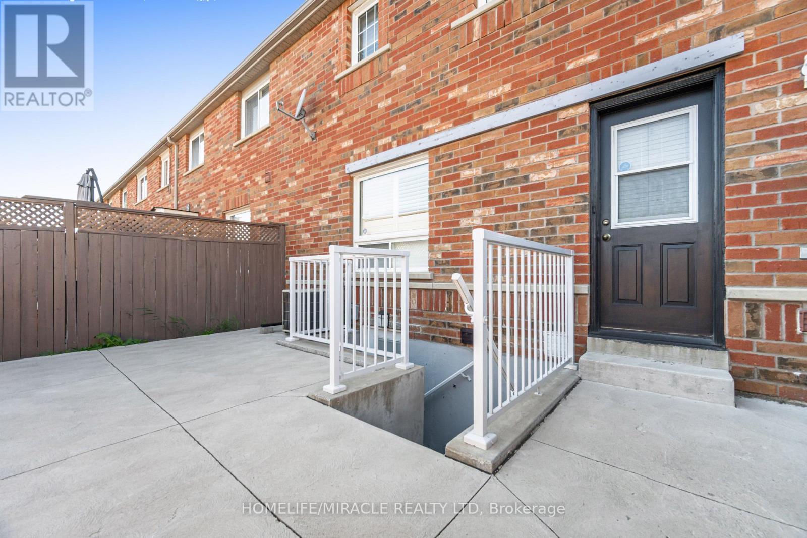 3008 Britannia Road W Property Photo 1