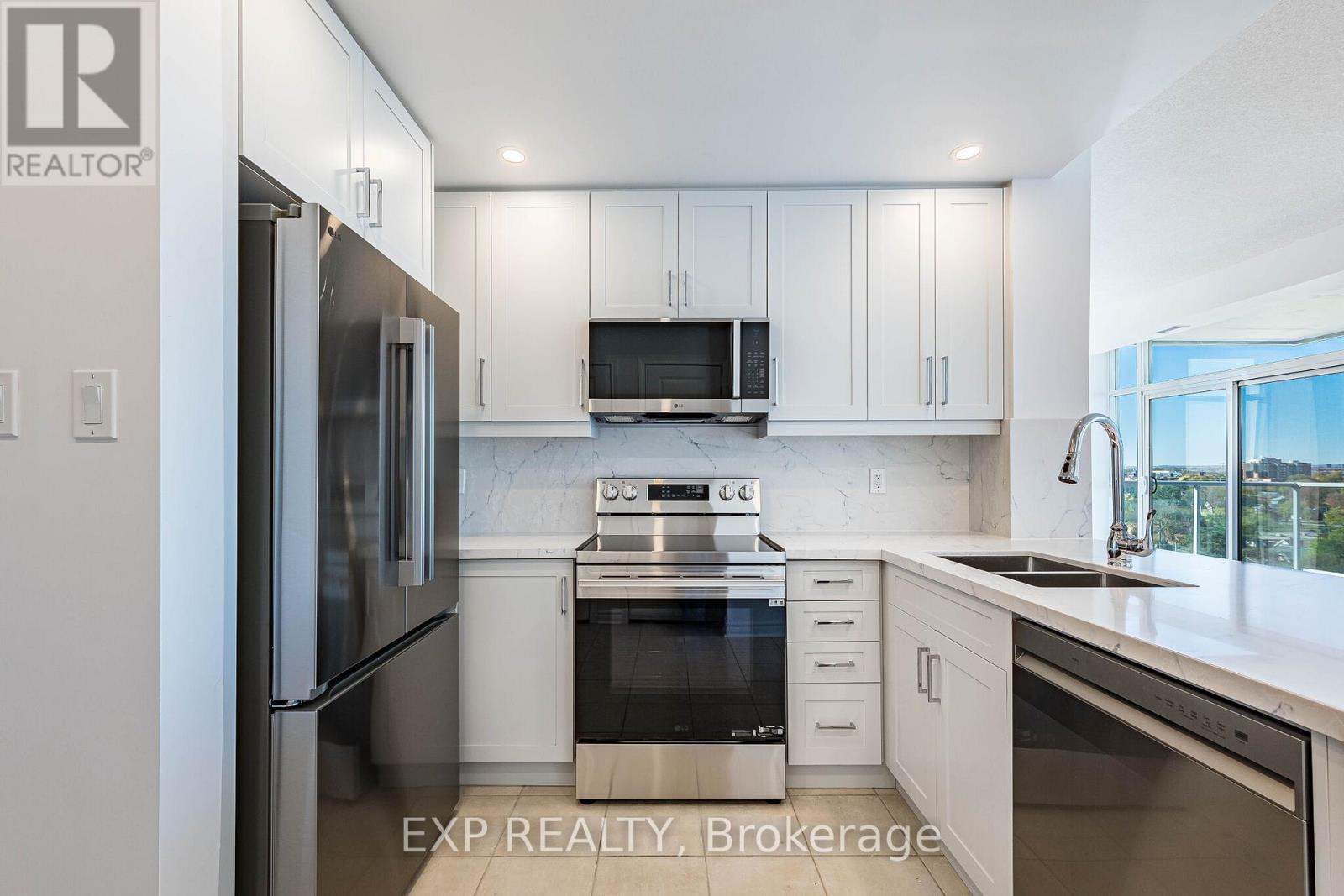 1111 - 9 George Street Property Photo 6