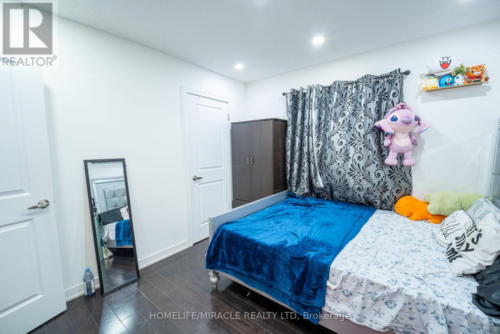 23 Hendricks Crescent Property Photo 24