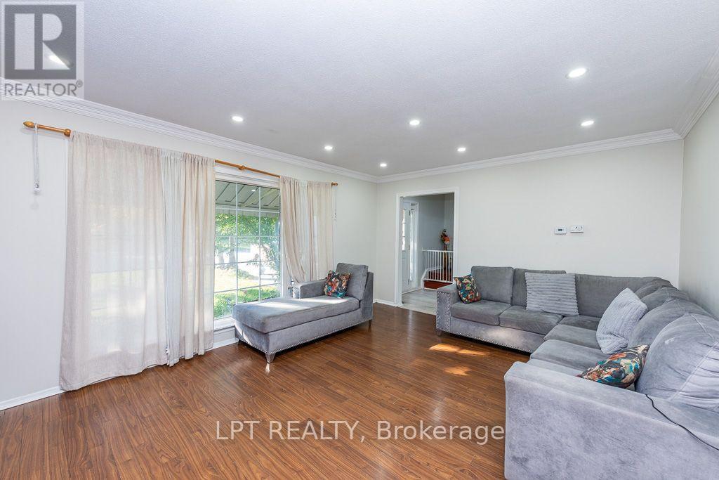 111 Dearbourne Boulevard Property Photo 5