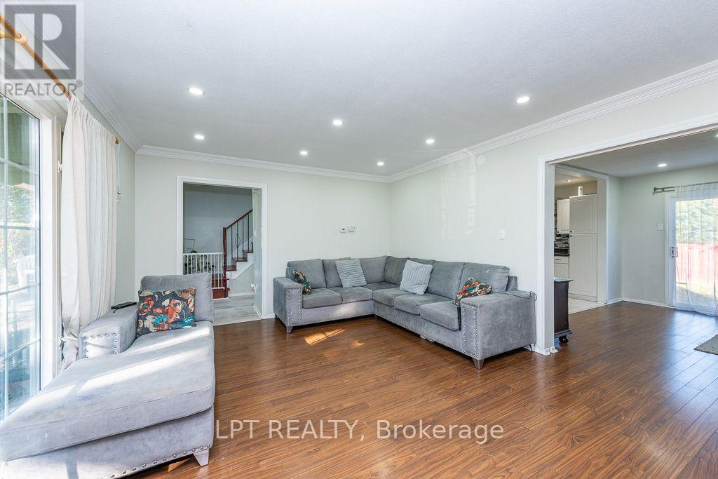 111 Dearbourne Boulevard Property Photo 6