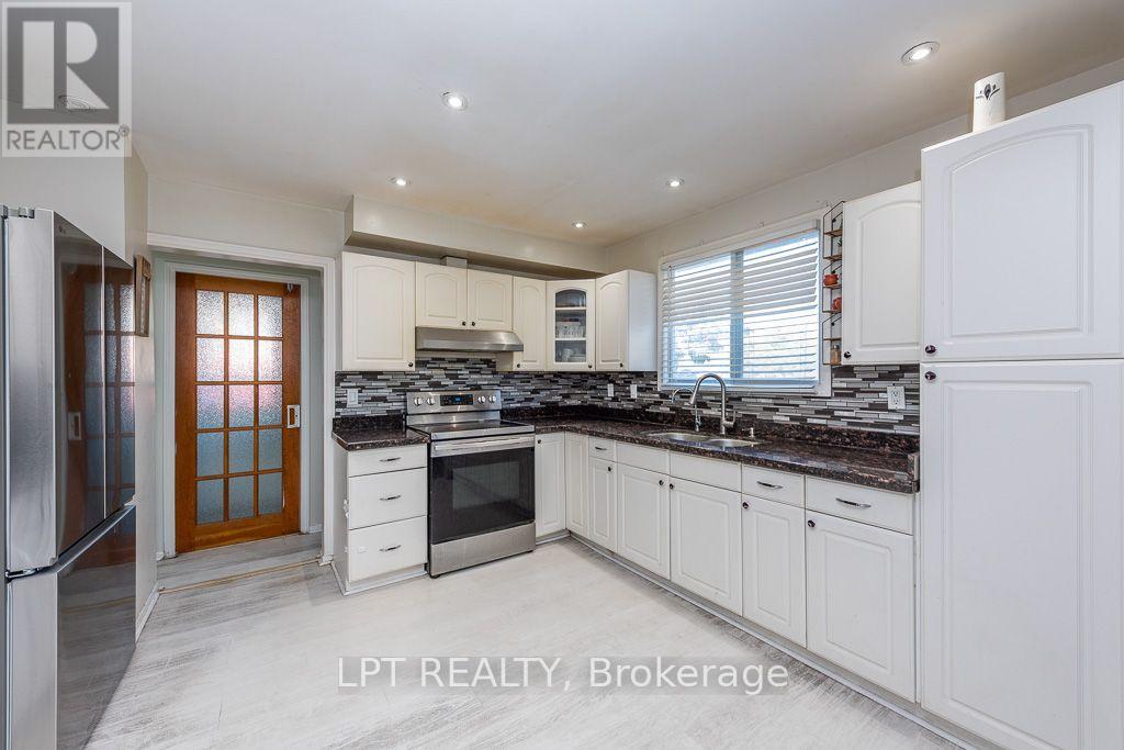 111 Dearbourne Boulevard Property Photo 10