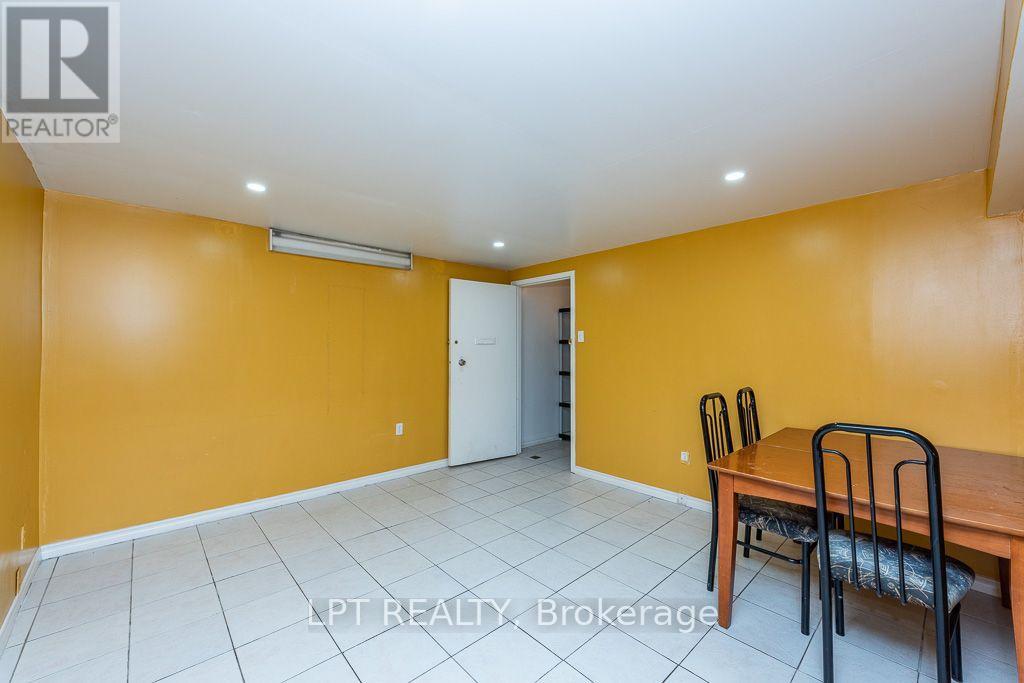 111 Dearbourne Boulevard Property Photo 32