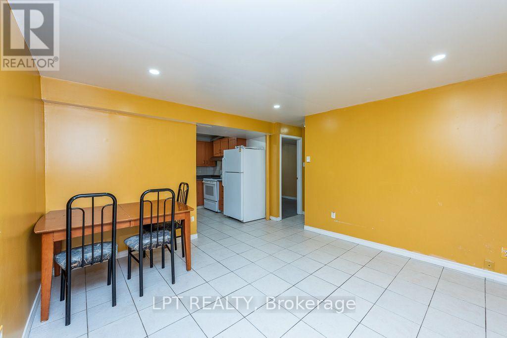 111 Dearbourne Boulevard Property Photo 33