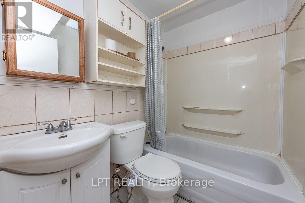 111 Dearbourne Boulevard Property Photo 37