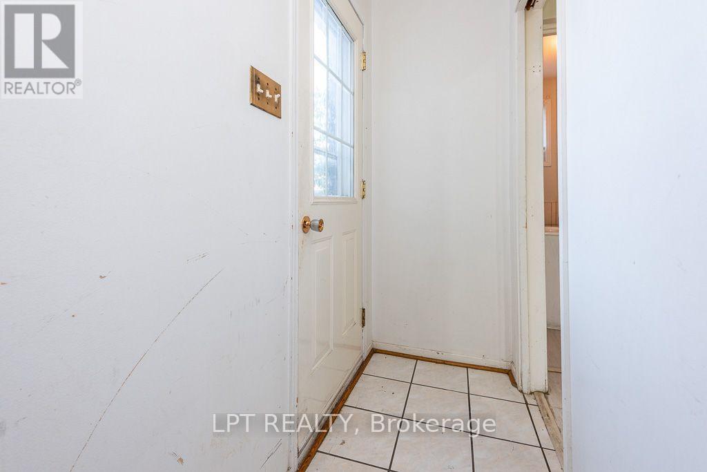 111 Dearbourne Boulevard Property Photo 40