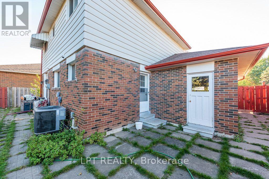 111 Dearbourne Boulevard Property Photo 44