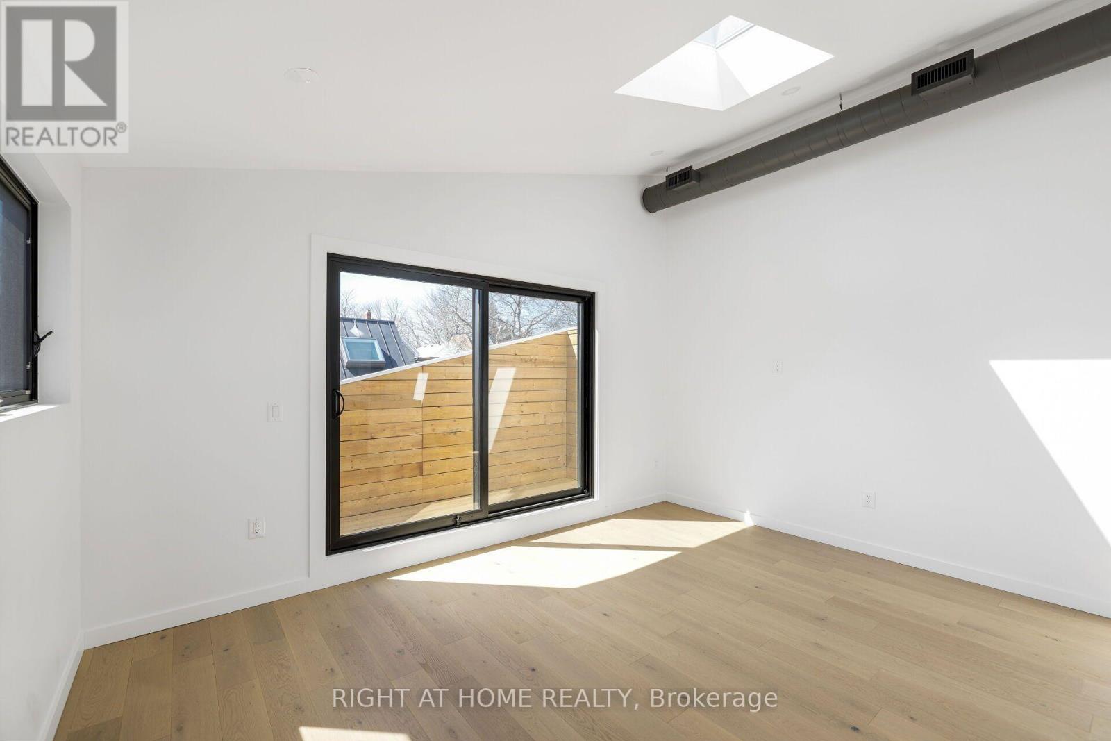 Upper - 86 Lansdowne Avenue Property Photo 4