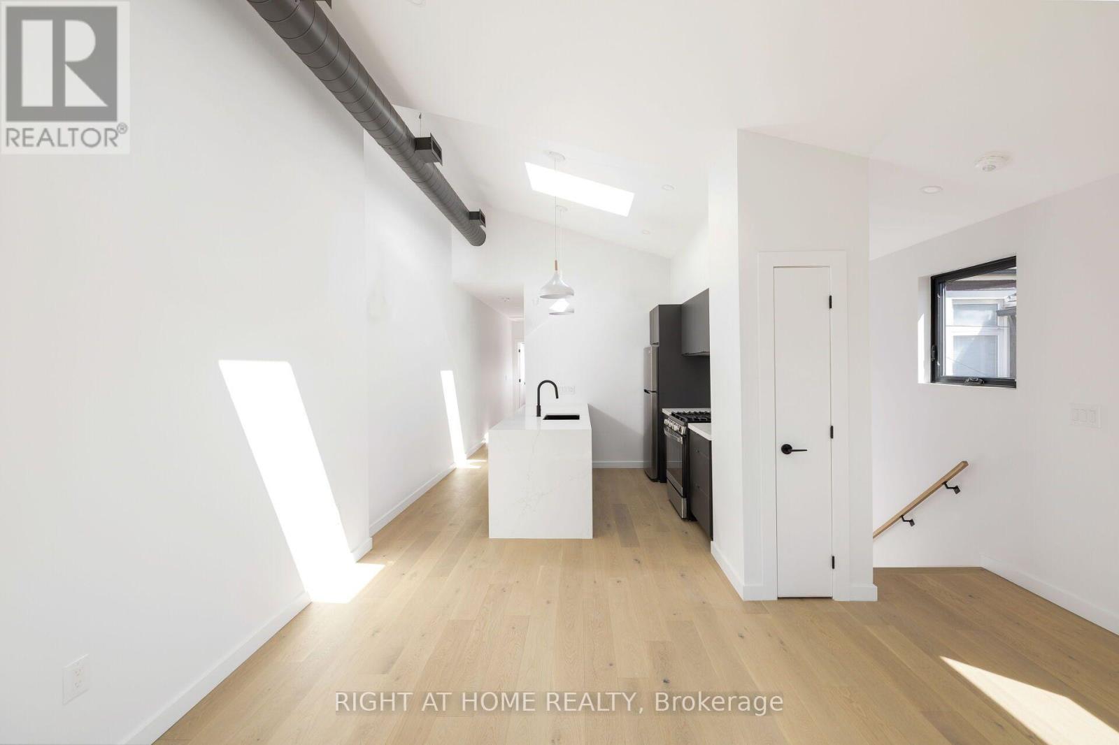 Upper - 86 Lansdowne Avenue Property Photo 5