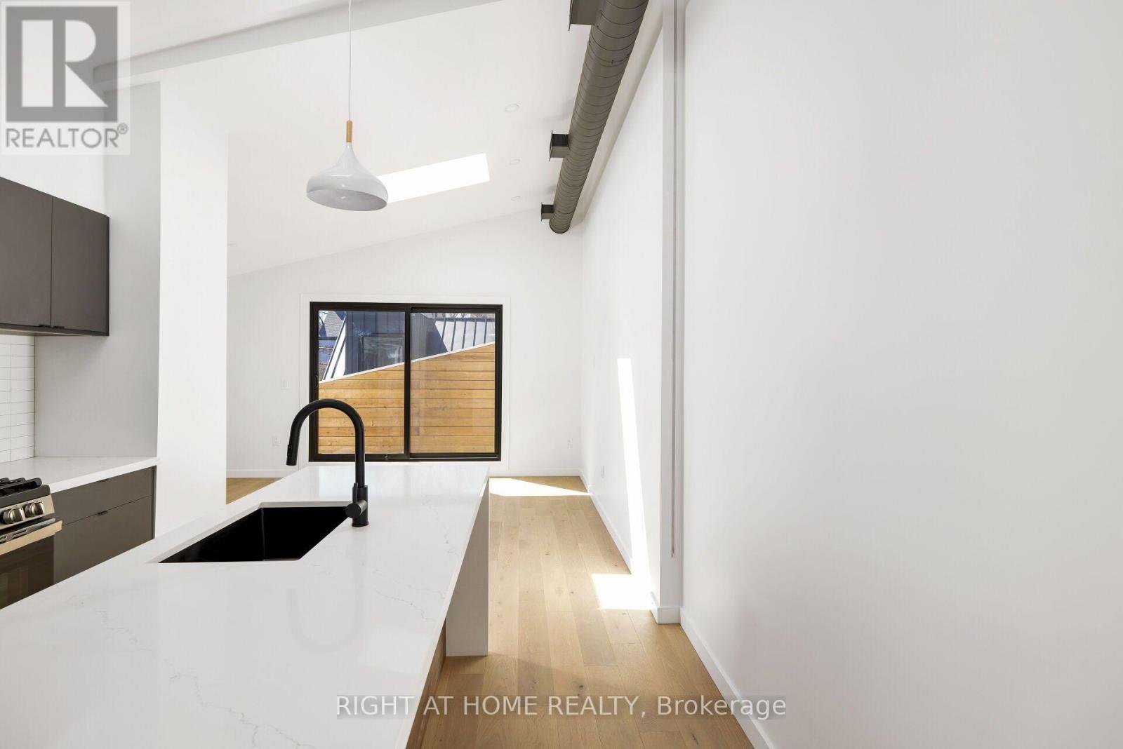 Upper - 86 Lansdowne Avenue Property Photo 6
