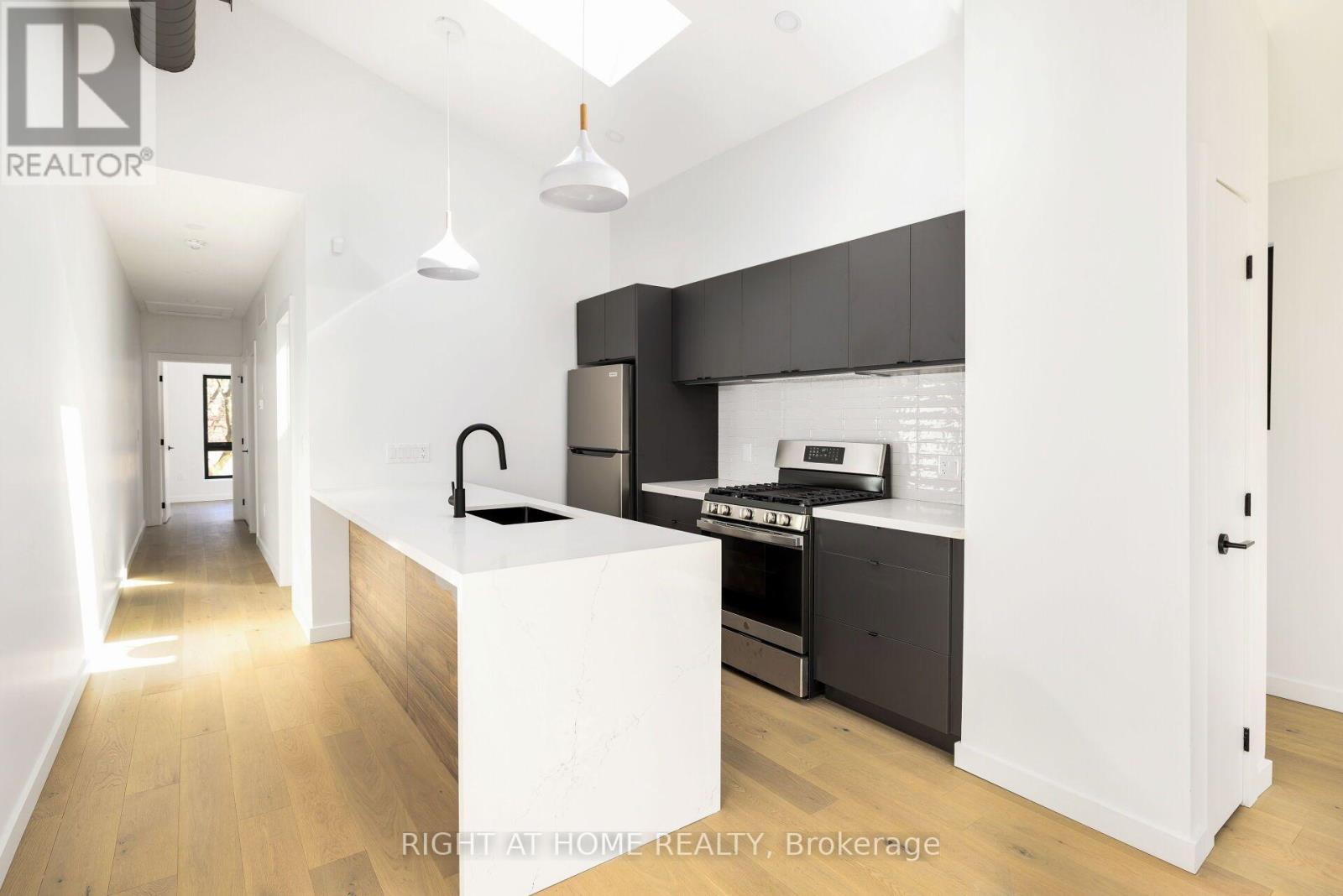 Upper - 86 Lansdowne Avenue Property Photo 7