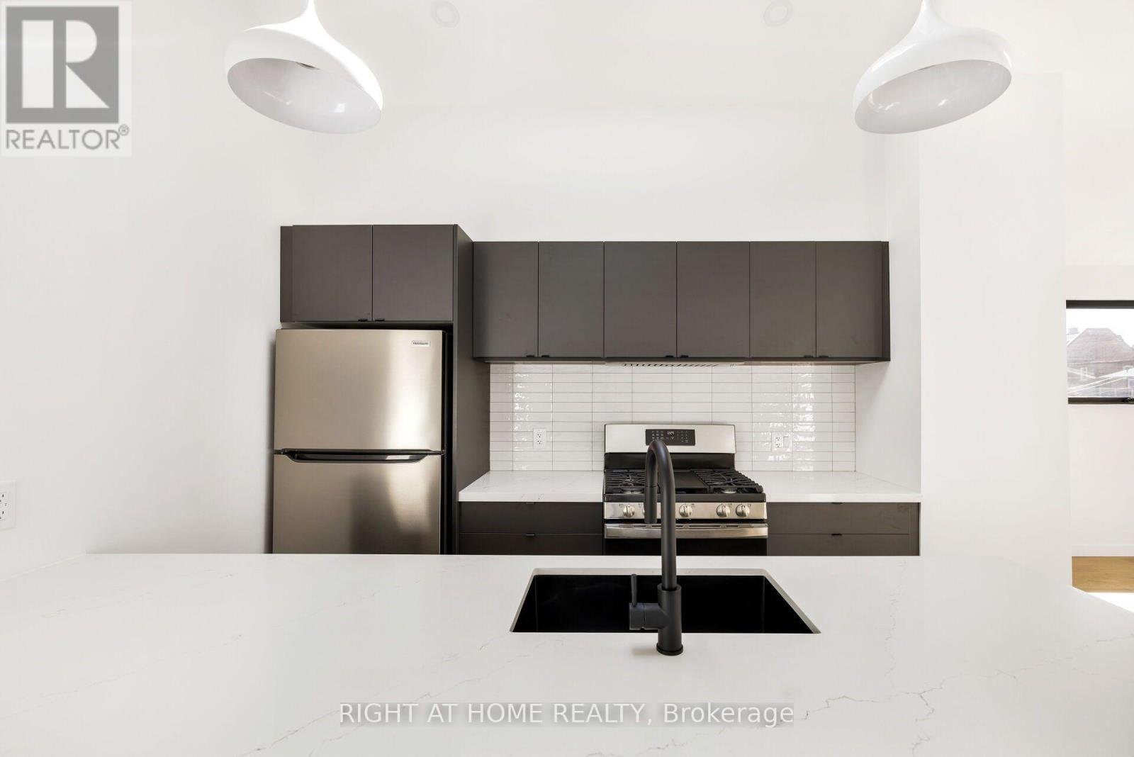 Upper - 86 Lansdowne Avenue Property Photo 8