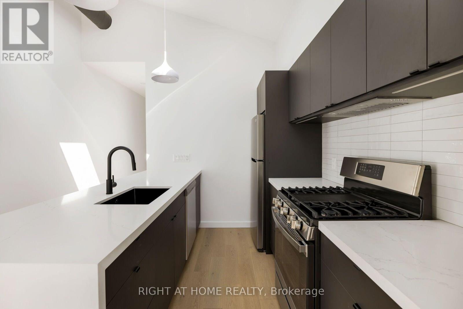 Upper - 86 Lansdowne Avenue Property Photo 9
