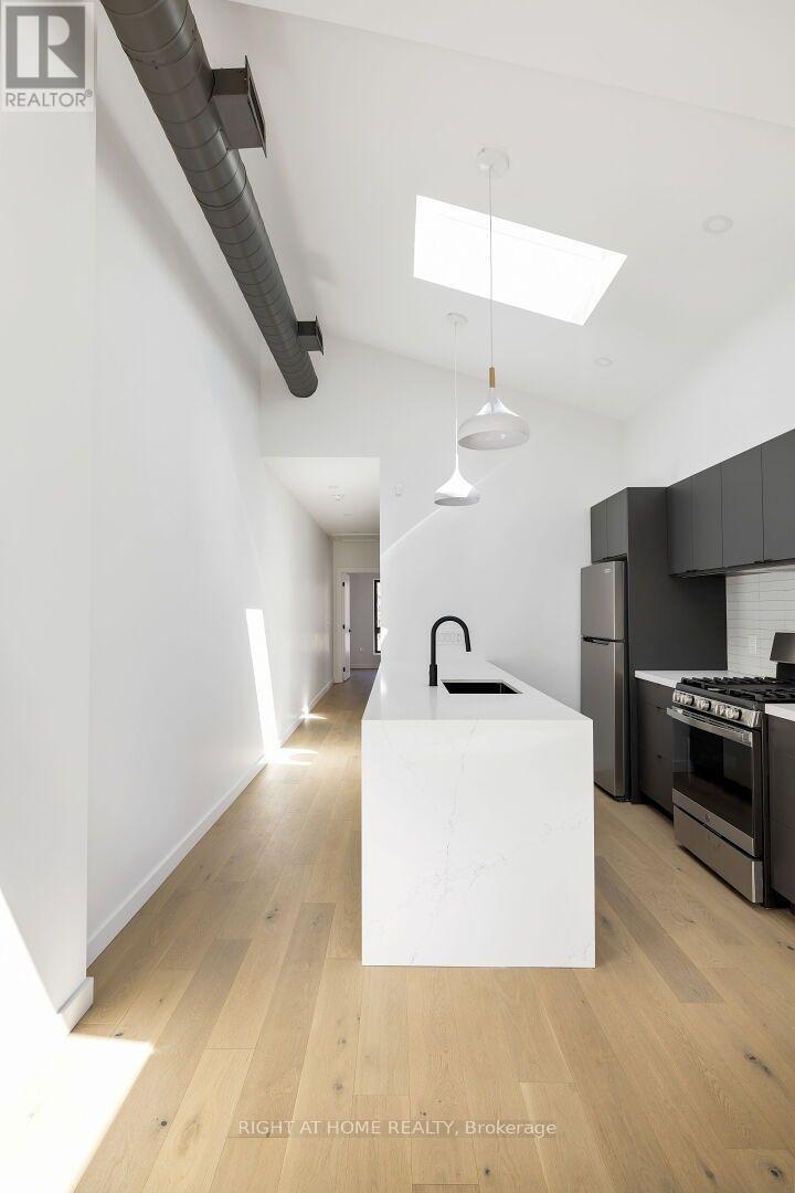 Upper - 86 Lansdowne Avenue Property Photo 11