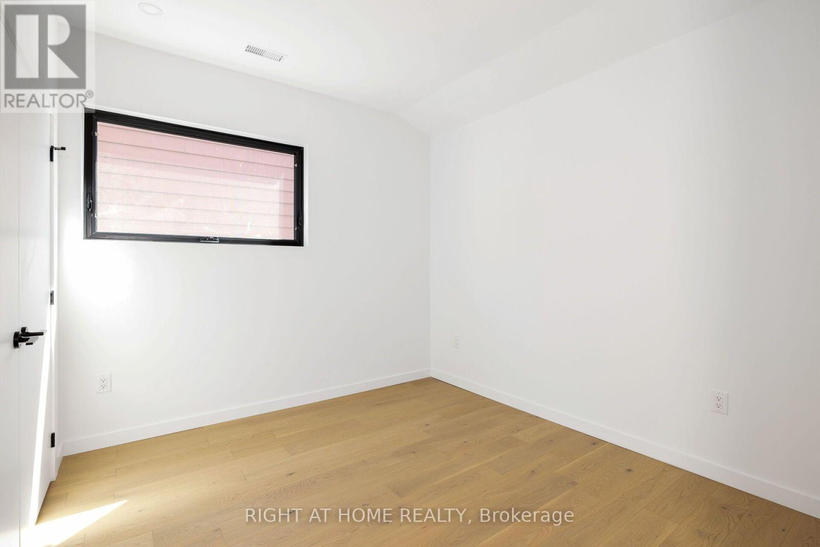 Upper - 86 Lansdowne Avenue Property Photo 13