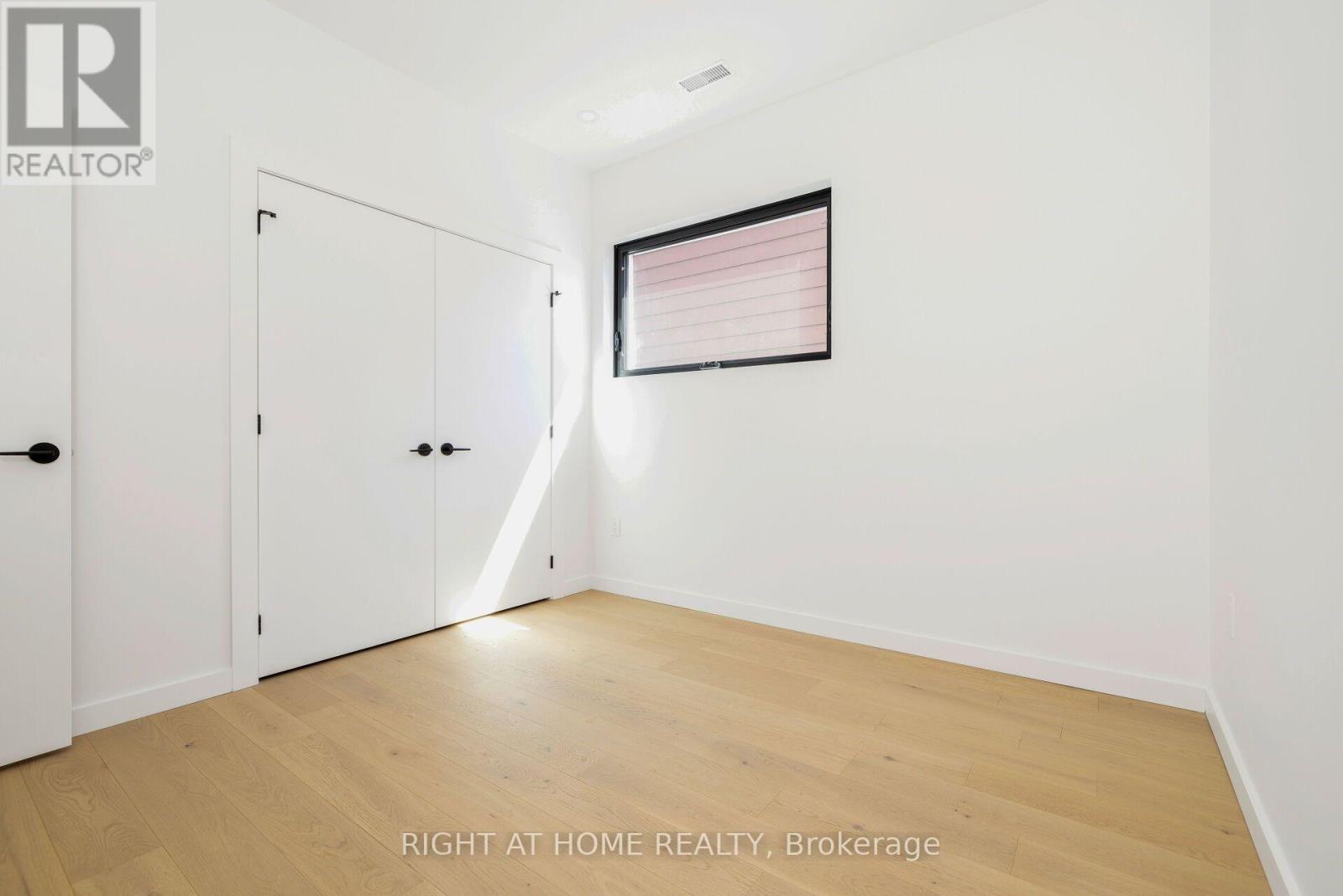 Upper - 86 Lansdowne Avenue Property Photo 14